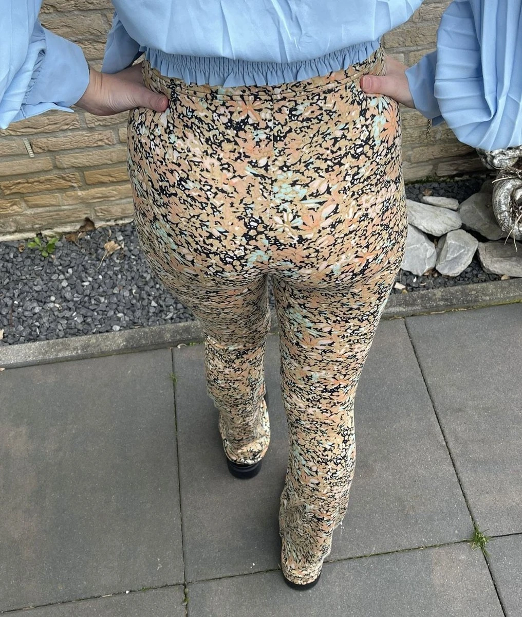 Ambika Flared Broek|Flared Dames|Flowers|Bloemen|Maat S 4 Ambika Flared Broek|Flared Dames|Flowers|Bloemen|Maat S - Afbeelding 2