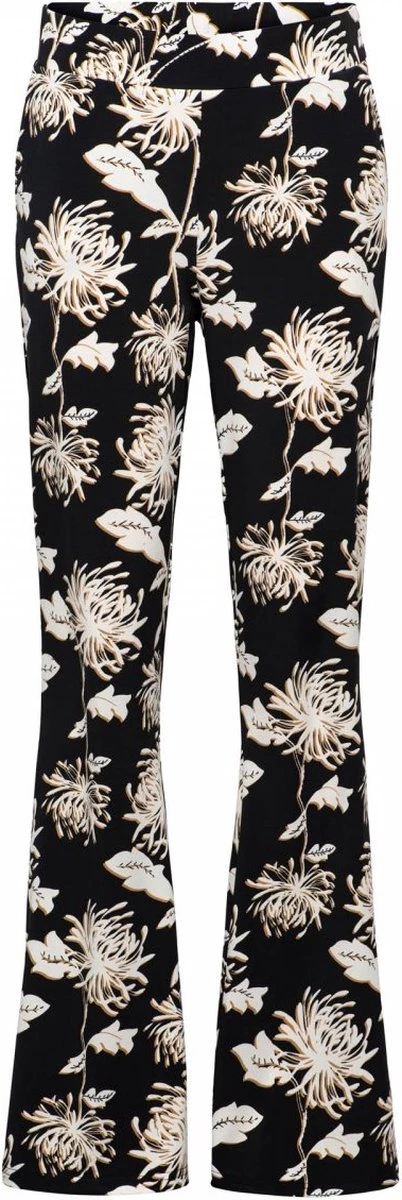 Andco Woman Leana Flower 3 Andco Woman Leana Flower