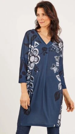 DIDI Dames Loose Dress Sandy Print In Darkblue With Eyecandy XXL Print. Maat 48 11 DIDI Dames Loose Dress Sandy Print In Darkblue With Eyecandy XXL Print. Maat 48 -Trendsyol Winkel 676x1200