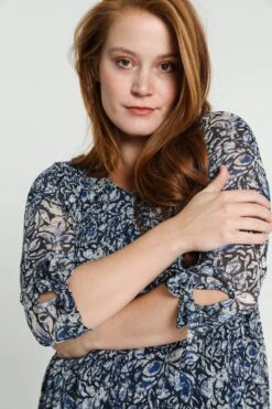 Cassis Lange Jurk Met Abstract Bloemenmotief En Plissé-effect 15 Cassis Lange Jurk Met Abstract Bloemenmotief En Plissé-effect -Trendsyol Winkel 799x1200 10