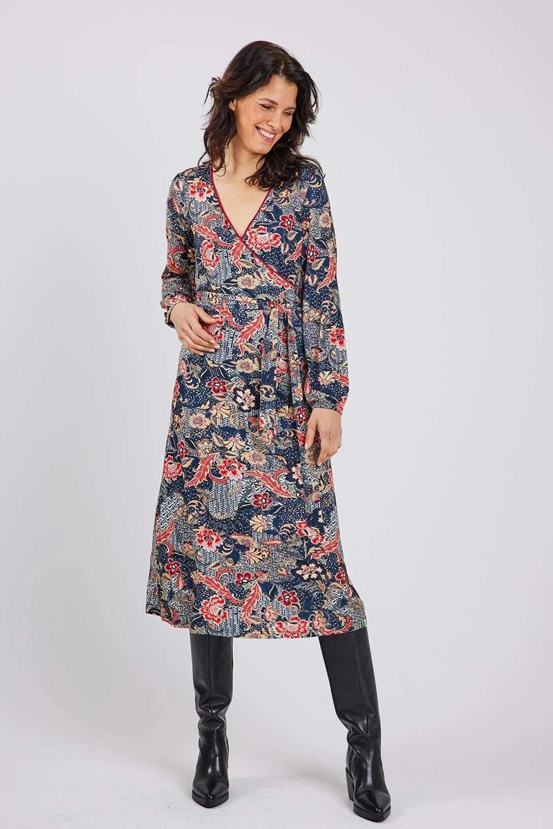 DIDI Dames Wrapp Dress Tiara In Darkblue With Red All Over The World Print Maat 48 4 DIDI Dames Wrapp Dress Tiara In Darkblue With Red All Over The World Print Maat 48 - Afbeelding 2