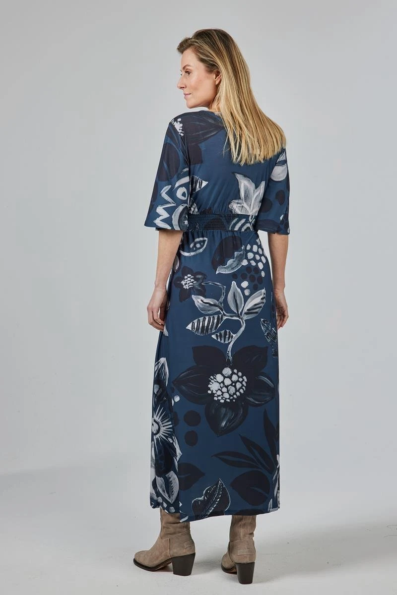 DIDI Dames Long Dress Lani Met Donkerblauwe Eyecandy XXL Print Maat 44 3 DIDI Dames Long Dress Lani Met Donkerblauwe Eyecandy XXL Print Maat 44 - Afbeelding 2