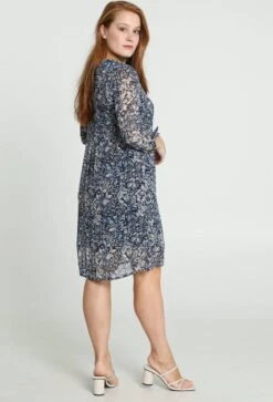 Cassis Lange Jurk Met Abstract Bloemenmotief En Plissé-effect 22 Cassis Lange Jurk Met Abstract Bloemenmotief En Plissé-effect -Trendsyol Winkel 816x1200 3