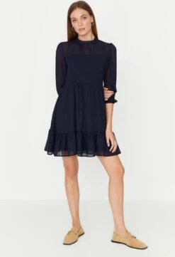 Trendyol Vrouwen Ballon Mouw Staande Kraag Verschuiving Jurk