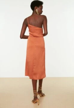 Trendyol Vrouwen Een Schouder Asymmetrische Kraag Omslag Jurk -Trendsyol Winkel 823x1200 3