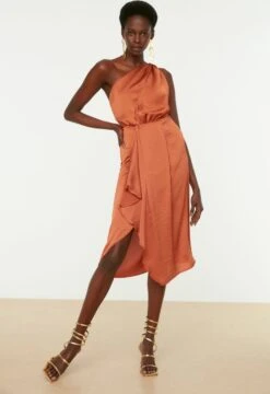 Trendyol Vrouwen Een Schouder Asymmetrische Kraag Omslag Jurk -Trendsyol Winkel 823x1200 4