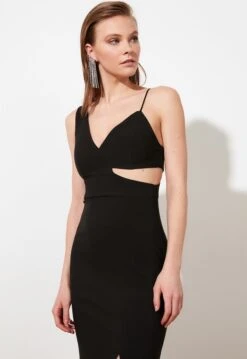 Trendyol Vrouwen Standaard Mouw V-hals Basis Avond- & Galajurk -Trendsyol Winkel 825x1200 1