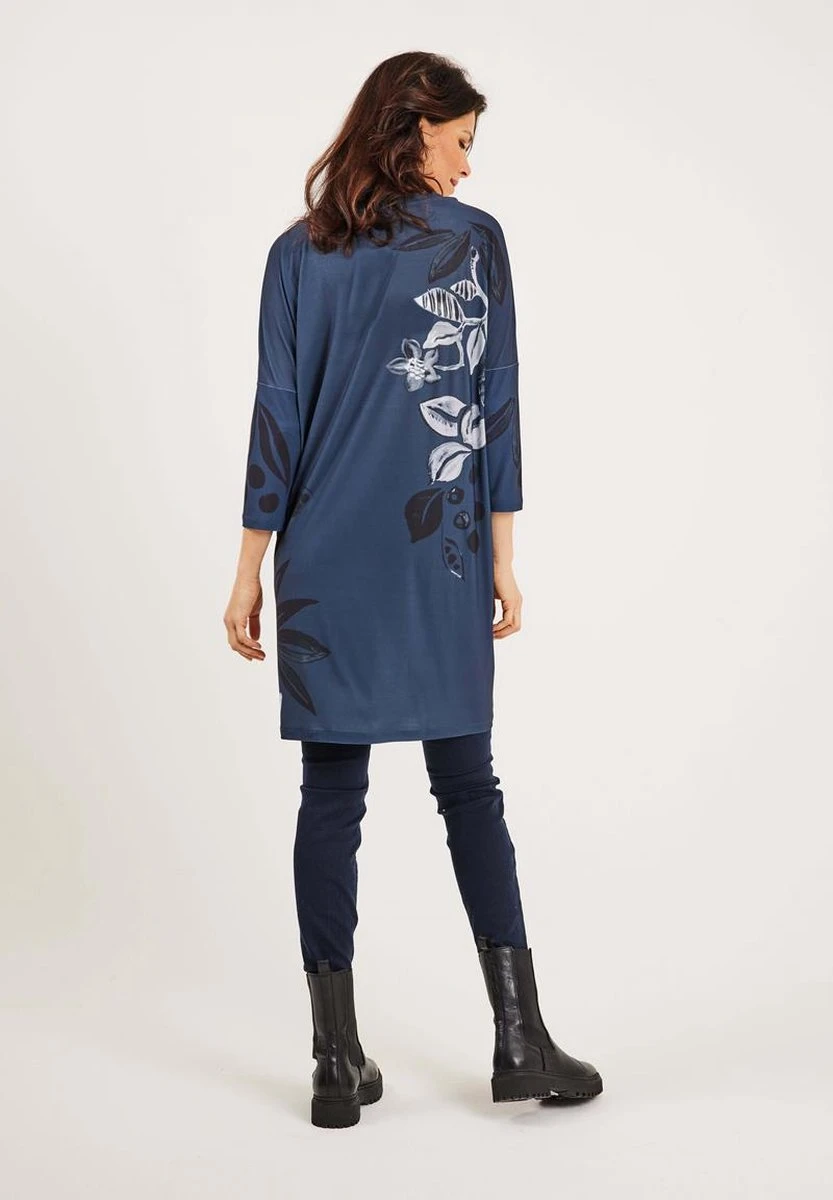 DIDI Dames Loose Dress Sandy Print In Darkblue With Eyecandy XXL Print. Maat 48 5 DIDI Dames Loose Dress Sandy Print In Darkblue With Eyecandy XXL Print. Maat 48 - Afbeelding 3